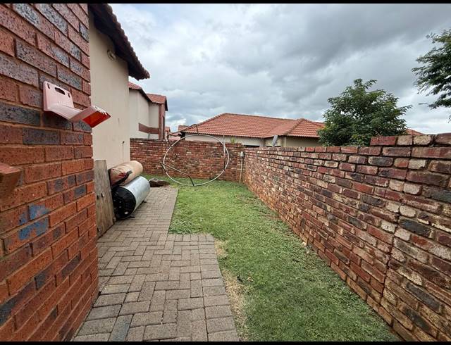 2 BEDROOM HOUSE FOR SALE IN WATERVAL EAST
